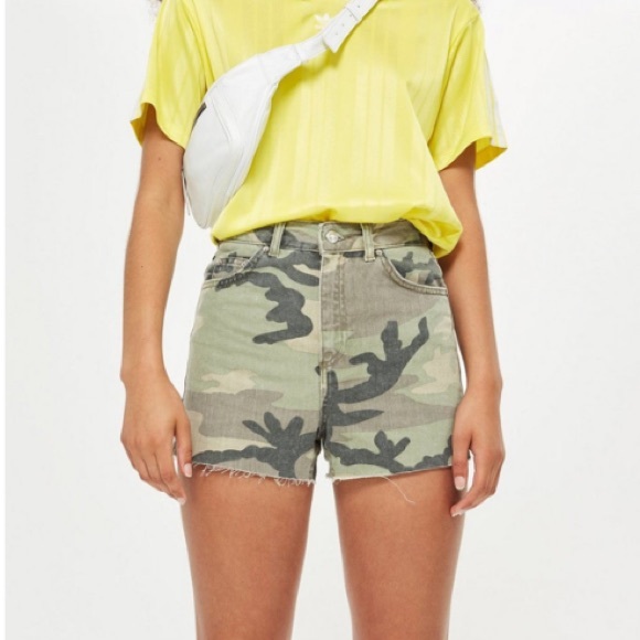 TOPSHOP Camo Mom Shorts Worn by Taylor Swift - Picture 3 of 6